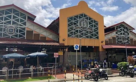 A 70-year-old woman was arrested for a series of pickpocketing cases at Chong Pang Market And Food Centre. Photo: The Straits Times