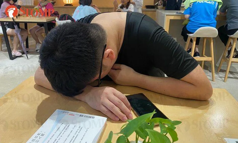 Man sleeps and snores at Yishun book cafe without ordering anything