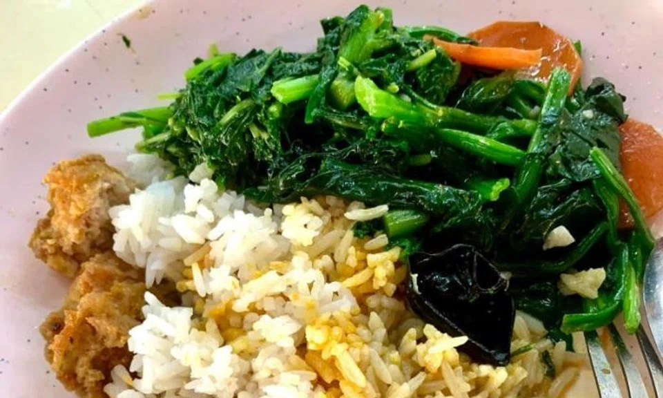 $5.50 for this cai png? Spinach twice the price of meatballs as veggies need extra cleaning: AMK stall