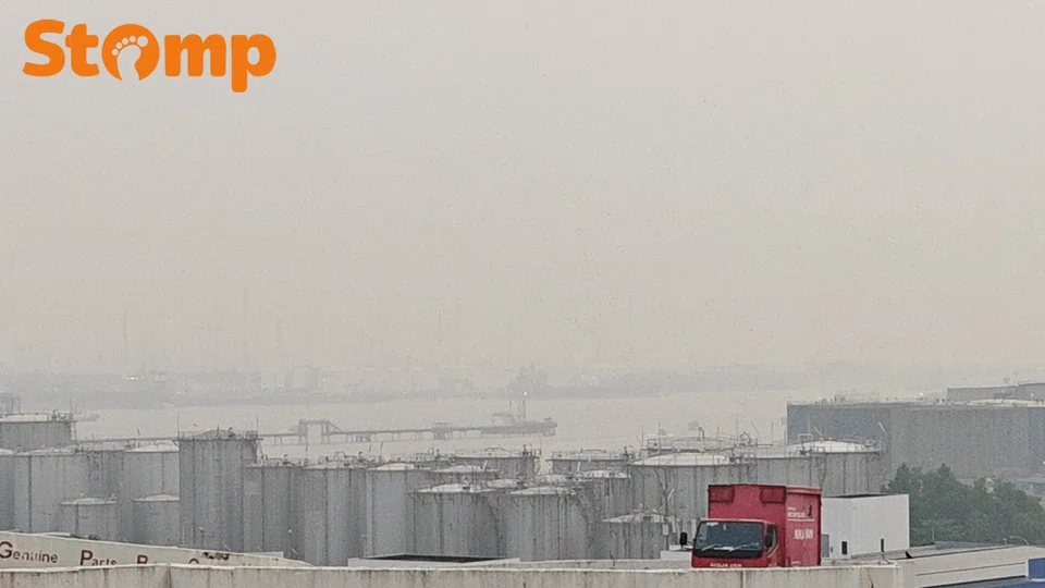 Singapore haze hits unhealthy air quality levels