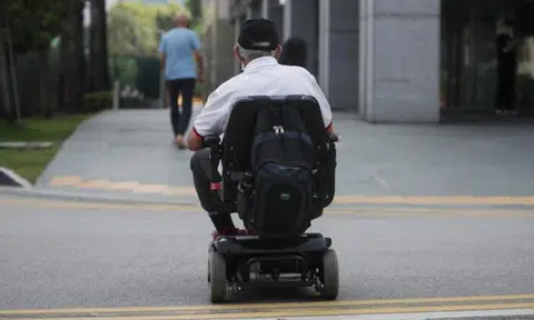 'Dear ignorant jerk, you don't need to be completely disabled or unable to walk to use PMAs'