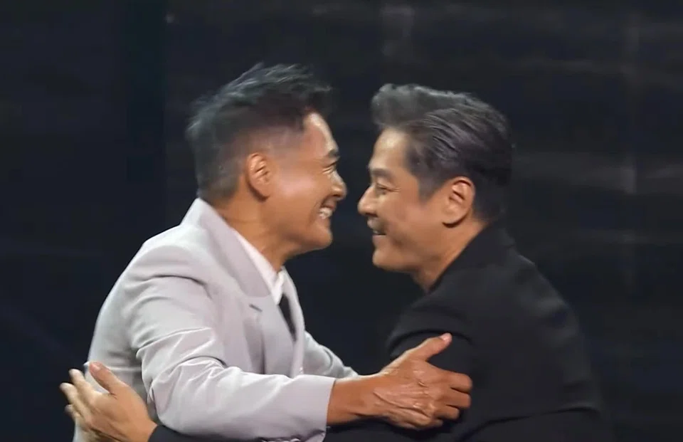 Hong Kong actor Chow Yun Fat (left) giving Singaporean actor Li Nanxing a hug during the Star Awards on July 6.