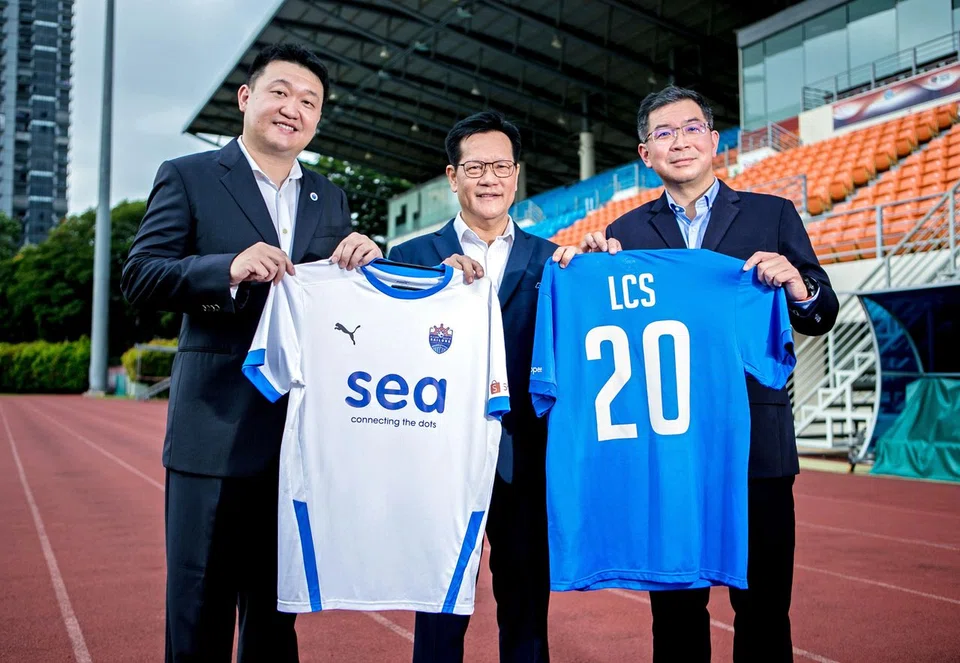 (From left) Lion City Sailors chairman Forrest Li, former Football Association of Singapore president Lim Kia Tong and Home United chairman Winston Wong.