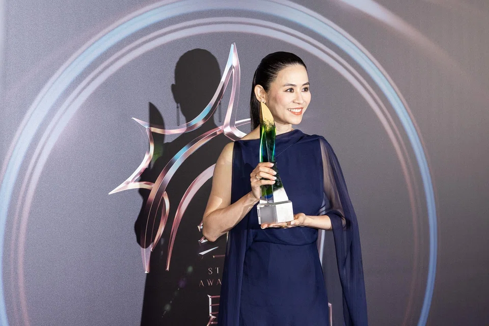 Kill Sera Sera’s Hong Kong actress Jessica Hsuan with her award.