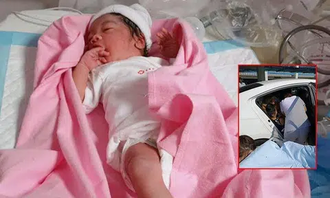 Gojek presents gifts to mother and driver after baby delivered during Gojek ride for the first time