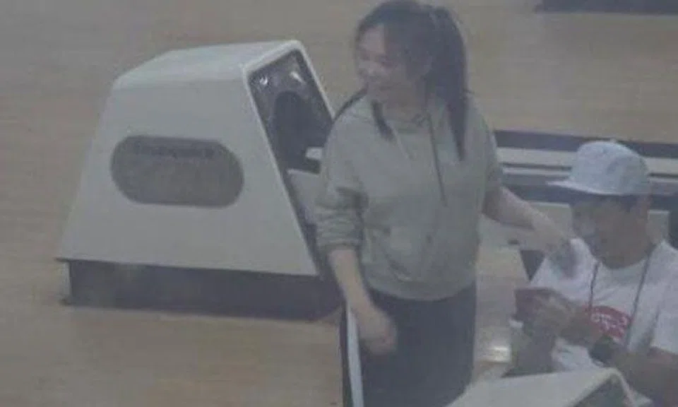 Who's this pretty lady playing spotted with JJ Lin at Taiwan bowling alley?
