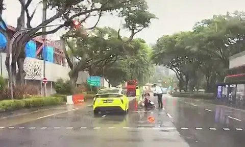 Taxi beats red light and hits female pedestrian along Penang Rd, police investigating