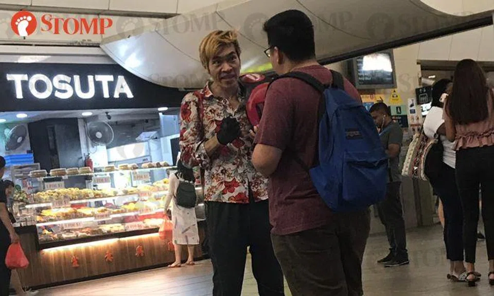 Superstar Steven Lim Kor Kor promotes slimming class -- by showing off his '6-pack' in Bishan