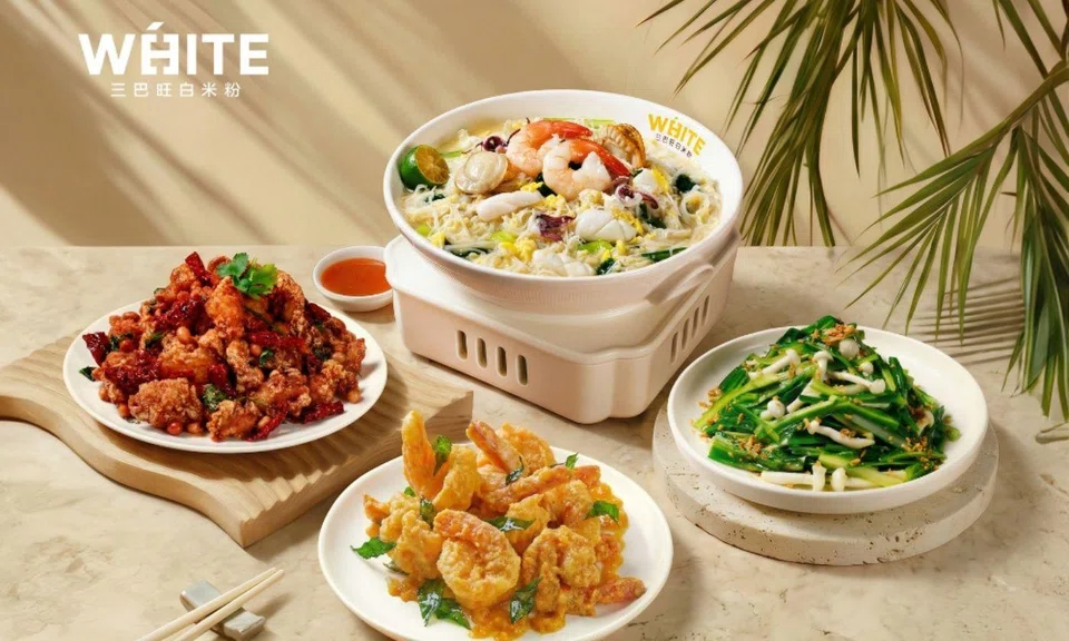 Try White Restaurant’s signature Original White Beehoon featuring squid, scallops and prawns.