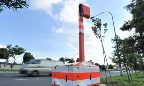The mobile speed camera at Seletar Link. Koo Kwok En was given jail term and a fine for taking part in an illegal race along Seletar Link in May 2015. Photo: ST