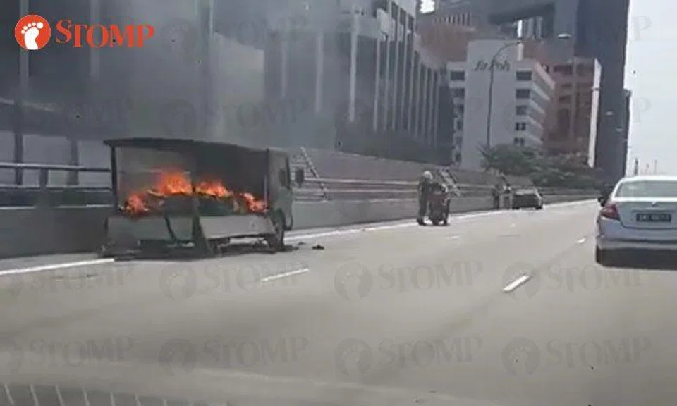Rear compartment of lorry catches fire along AYE