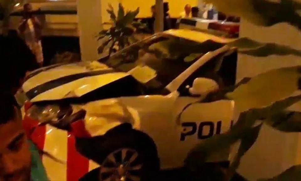 6 people sent to hospital after accident involving police car and taxi along Perak Road