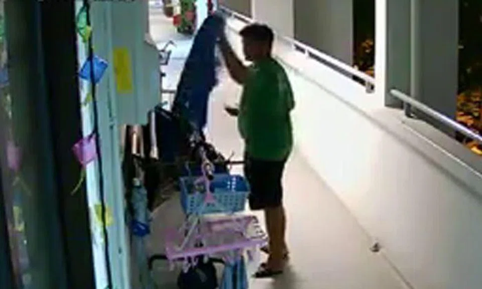 Man in GrabFood shirt seen taking item from Bedok Reservoir Road corridor, Grab investigating