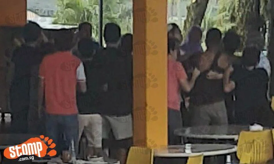 5 men arrested after fight erupts at Sungei Tengah food court