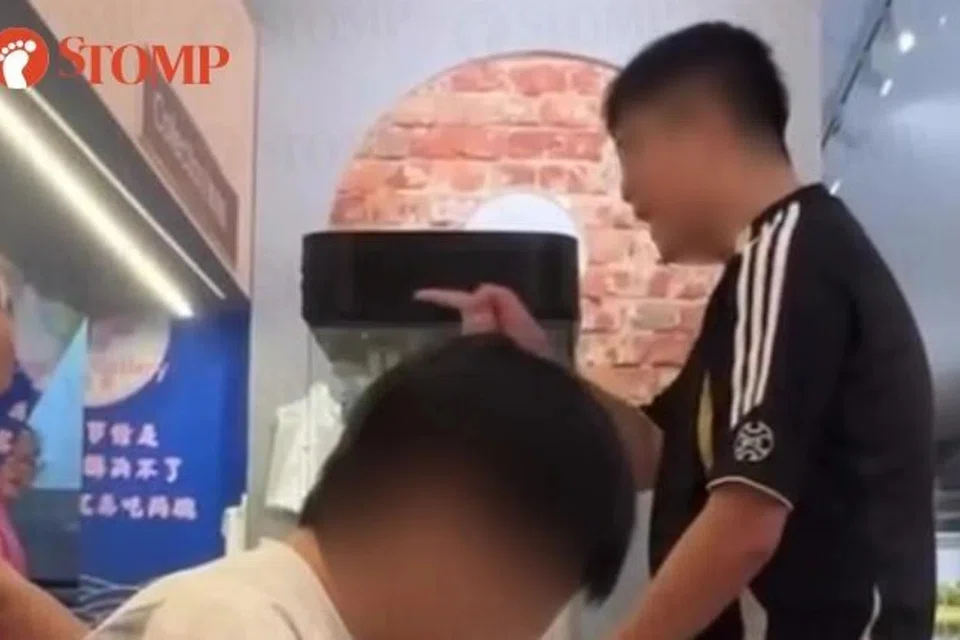 Stomper Anonymous saw a man verbally abusing a staff member till she was in tears.