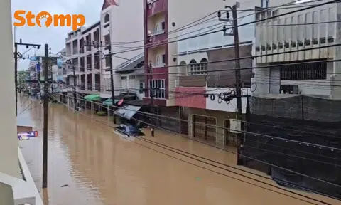 'Red-flag disaster zone': Stomper's mum among S'poreans stuck in flooded Hat Yai with water up to chest