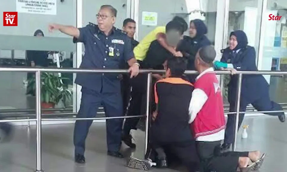 Dramatic video shows drug bust at Sabah airport, 5 arrested | STOMP