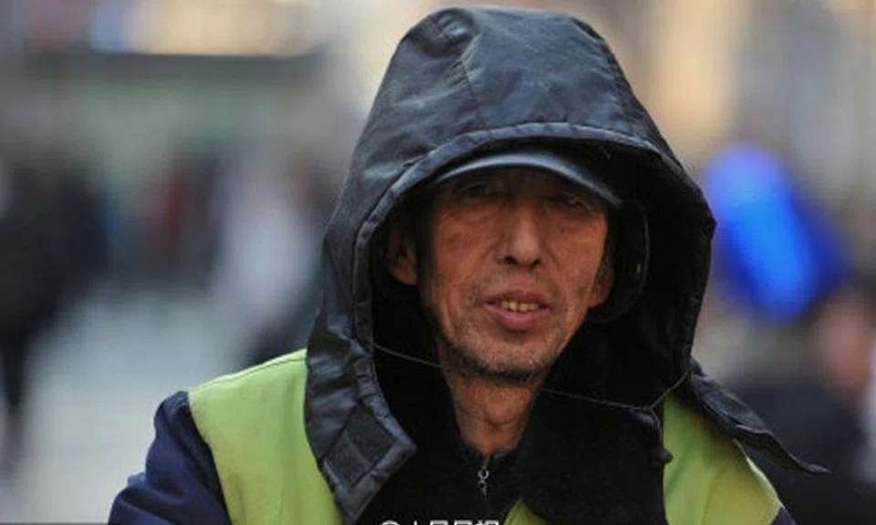 Street cleaner in China has donated 170,000 yuan over last 30 years to put 37 poor kids through school