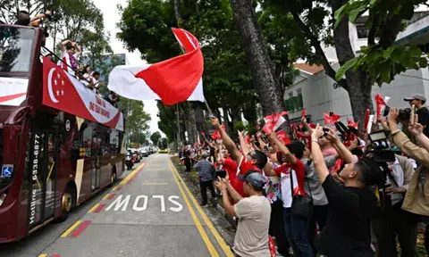 Olympic hero Max Maeder blown away by parade: 'I had no idea there would be such a cheer for us'