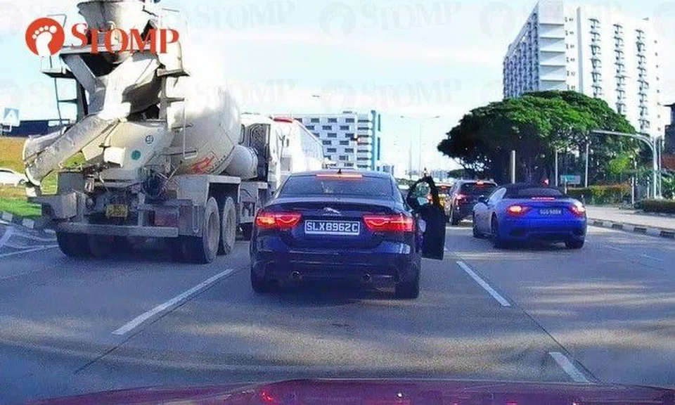 Think throwing cigarette butt out of car window is bad? This Jaguar driver opens door to spit