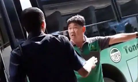 Bus driver who shouted at policeman resigns, currently under police investigation