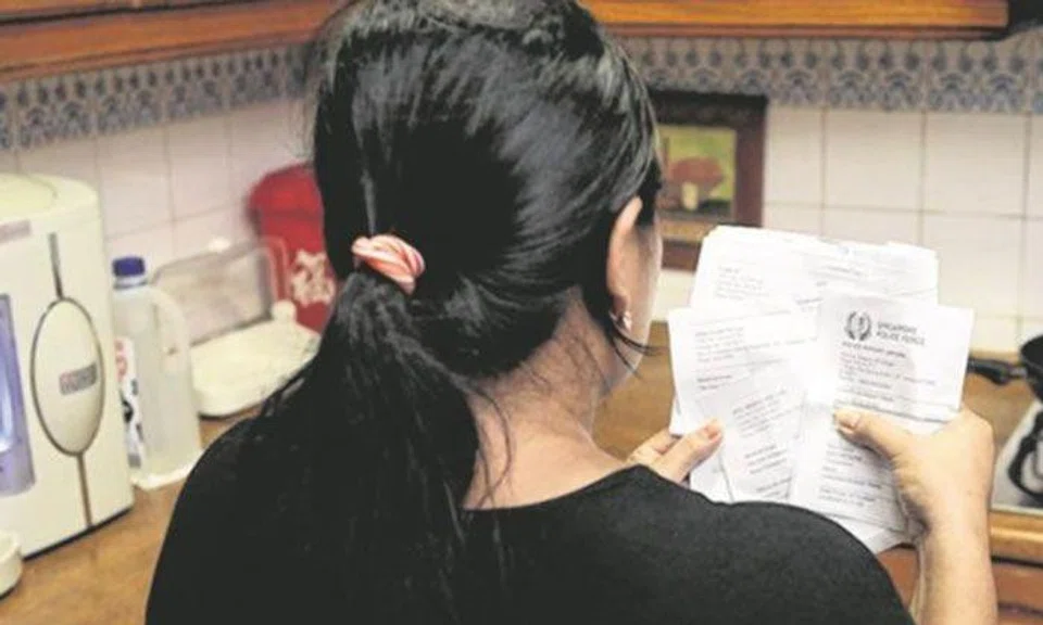 Left with nothing but debts after her boyfriend took off, Mr Lee's maid now regrets her actions. PHOTO: LIANHE WANBAO