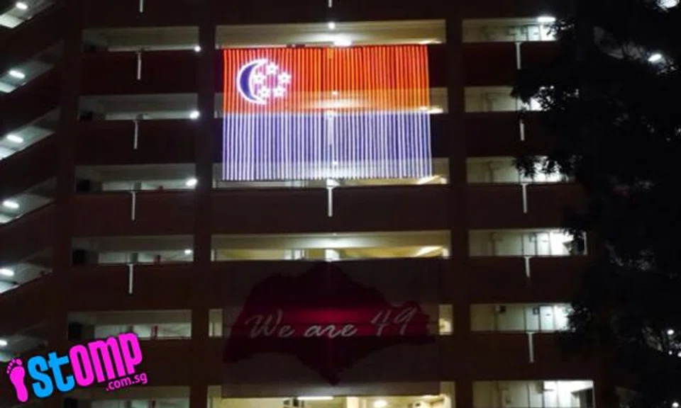 What better way to show your love for S'pore -- than with this LED display of our flag?