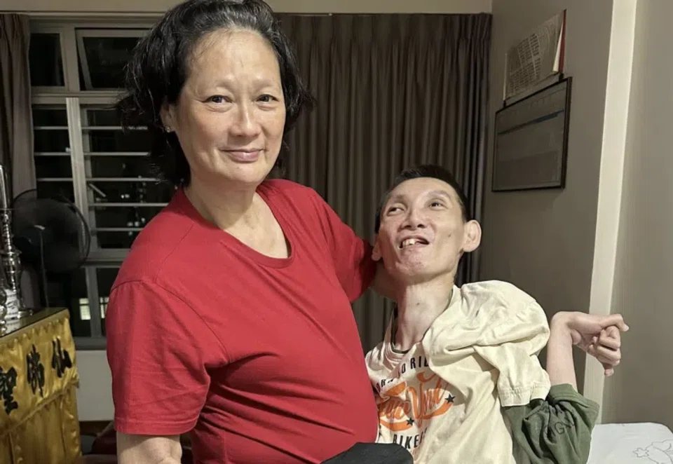 Madam Li Chunjin blames herself for Mr Lin Zhiwen's condition.