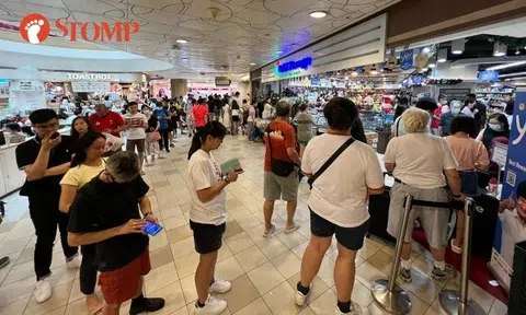 Long queues for Christmas orders at Cold Storage outlets on eve of holiday: 'What a nightmare'