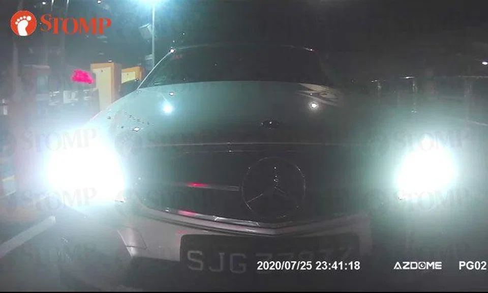 'Cheapo' Mercedes driver tailgates Stomper out of Yishun carpark