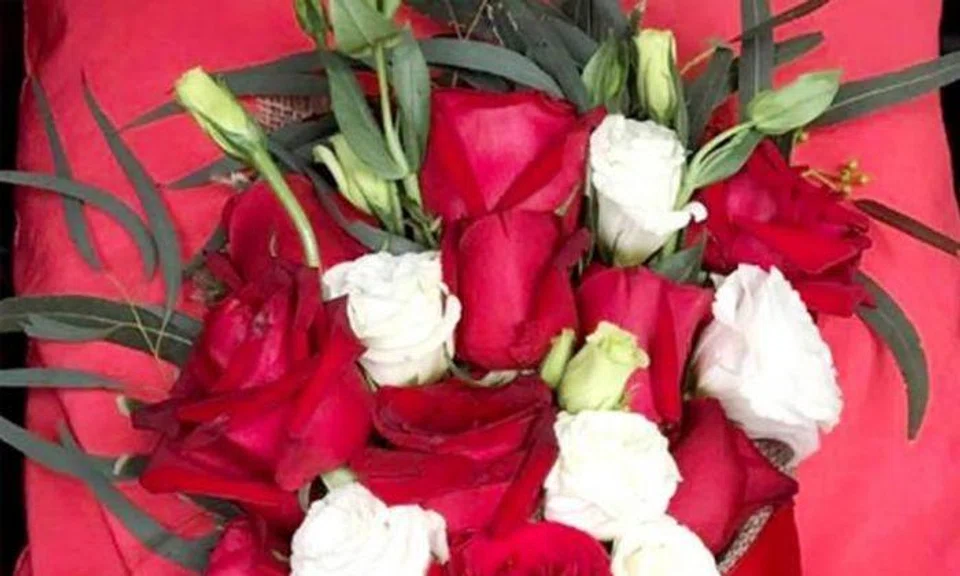 Two florists break customers' hearts by failing to fulfill over 350 orders on V-Day