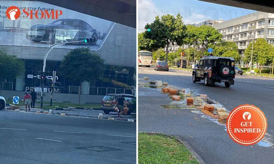 Boxes of kimchi fall from delivery truck: Foodpanda rider, driver stop to clear road for other motorists