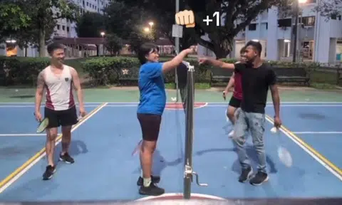 migrant worker joins amk impromptu badminton game