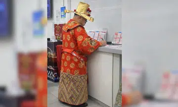 God of Fortune spotted at Singapore Pools on eve of $12m Hong Bao Draw: 'Insider trading, ah?'
