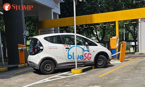 BlueSG car crashes into gantry in Punggol, driver assisting with police investigations