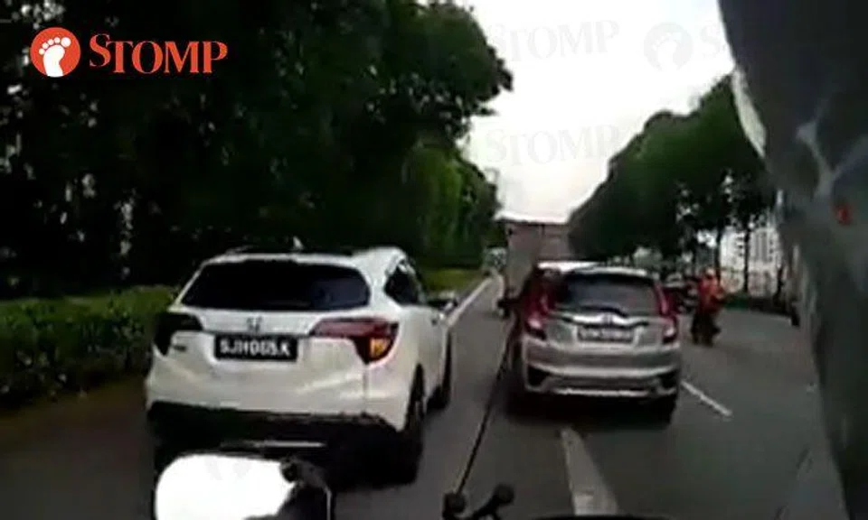 Why so kancheong spider? Vezel speed demon zooms along road shoulder on CTE