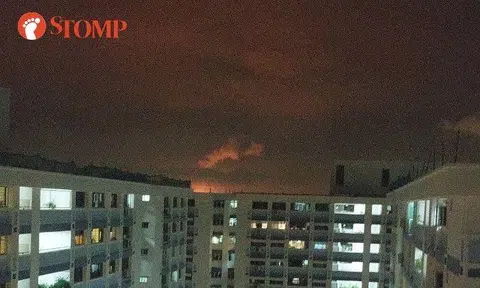 The Stomper took a picture of the fire from his home in Pasir Ris Street 51.