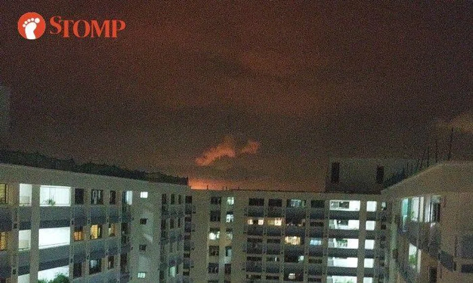The Stomper took a picture of the fire from his home in Pasir Ris Street 51.