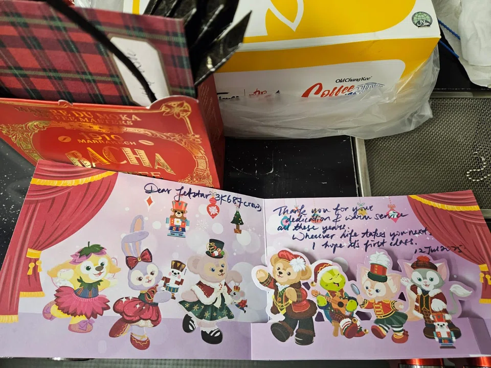 Jetstar Asia shared pictures of the small gifts and many notes its flight and cabin crew have received.
