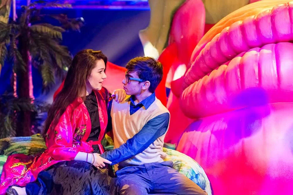 Roberts (left) in a production of the musical Little Shop Of Horrors at Tanglin Trust School, located at Portsdown Road, in 2014. In the show, she played the female lead Audrey, opposite her schoolmate Kyle Portnoy (right), who acted in the role of Seymour.