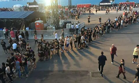 'Nightmare' organisation leaves fans spending more time queuing than enjoying Guns N' Roses concert