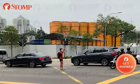 Kudos to brave woman for directing traffic after lights break down at Rochor Road junction