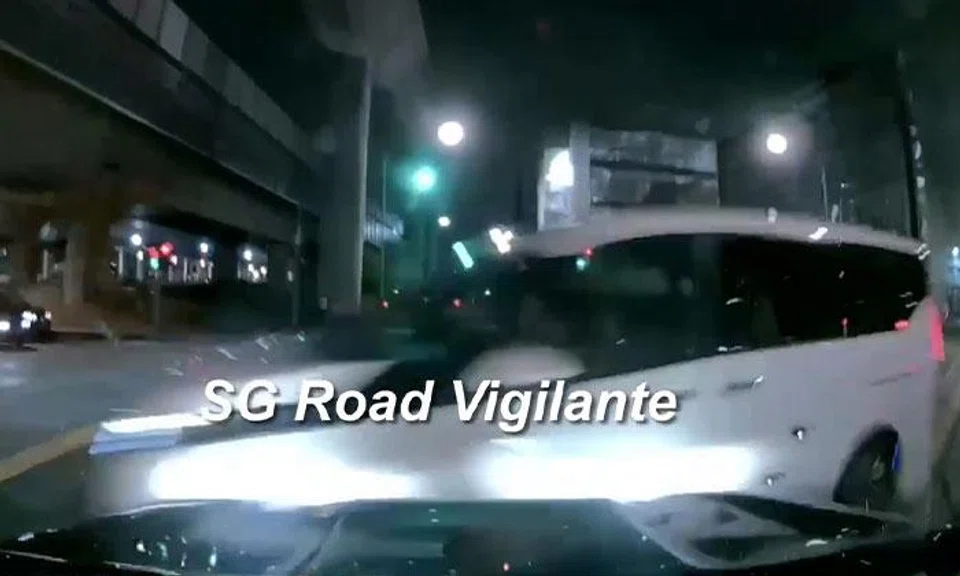 Nissan runs red light at Jurong East junction