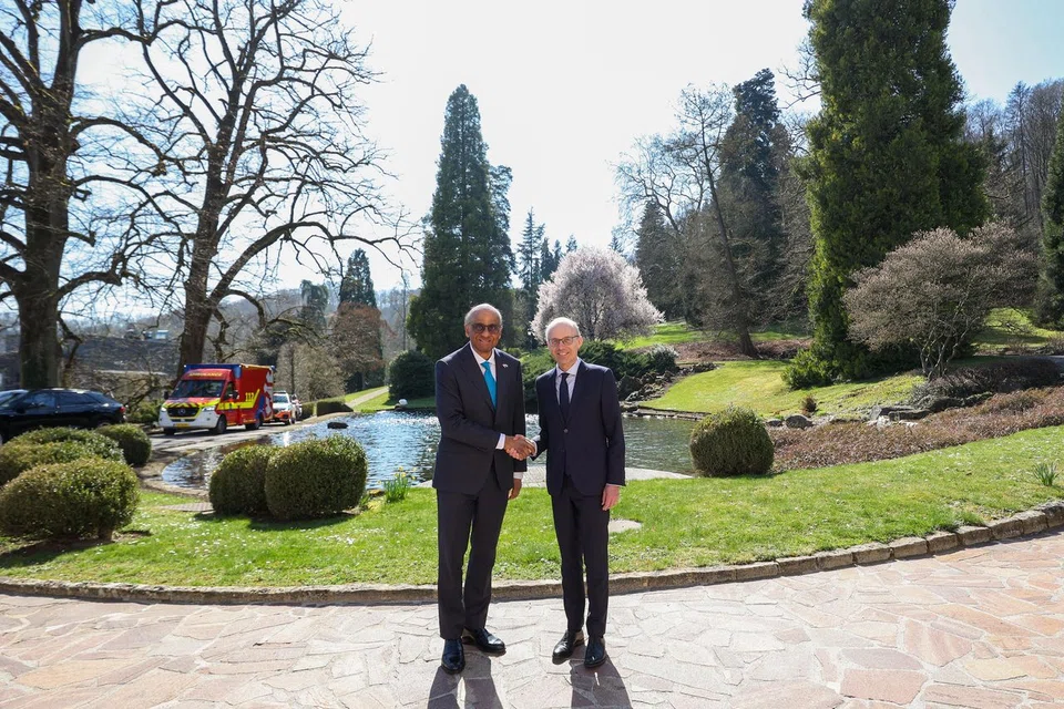 President Tharman with Luxembourg Prime Minister Luc Frieden.