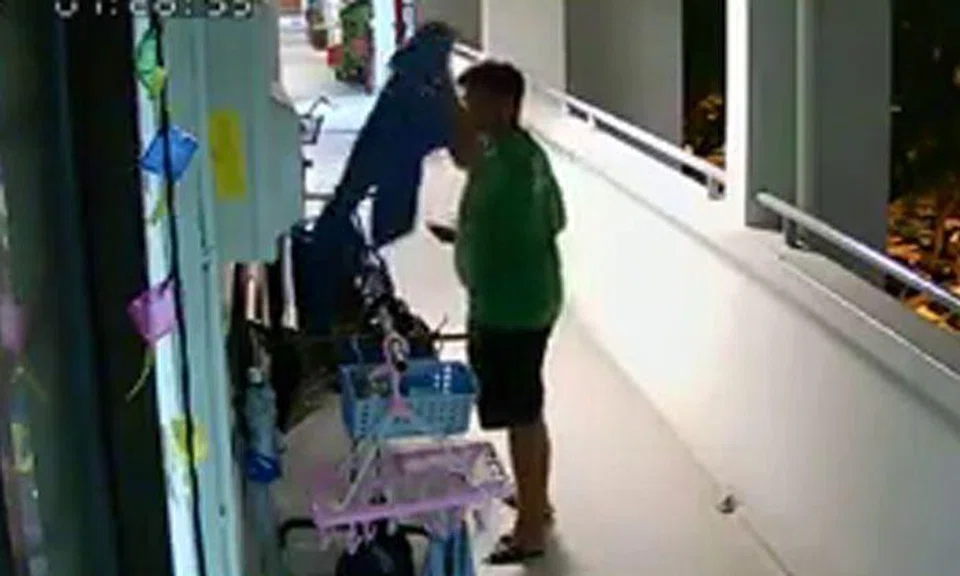 Man who grabbed towel from Bedok Reservoir Road corridor not from GrabFood