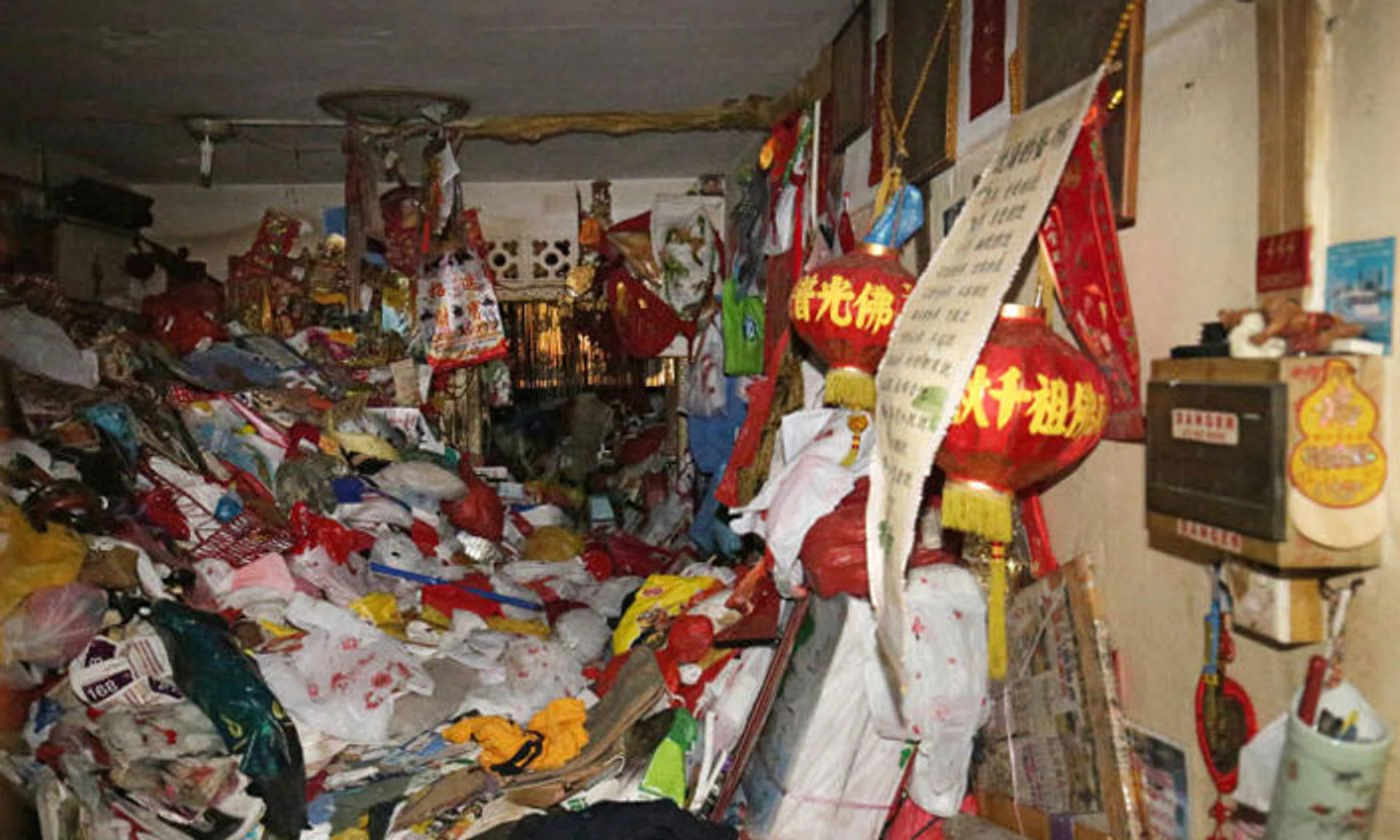 68-year-old hoarder found dead in Bedok North flat amid piles of ...
