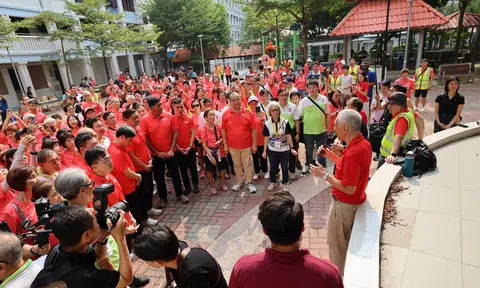 Singaporeans must help each other in an uncertain world: SM Lee
