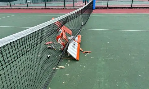 plane crashes onto MGS tennis court