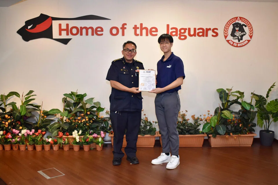 Mr Lee receiving the SCDF Community First Responder Award on May 10, 2025, for his response to his 55th cardiac arrest case on the myResponder app.