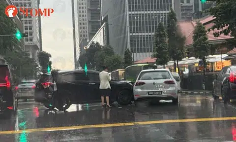 Passenger taken to hospital after collision near Lau Pa Sat, female driver assisting with investigations